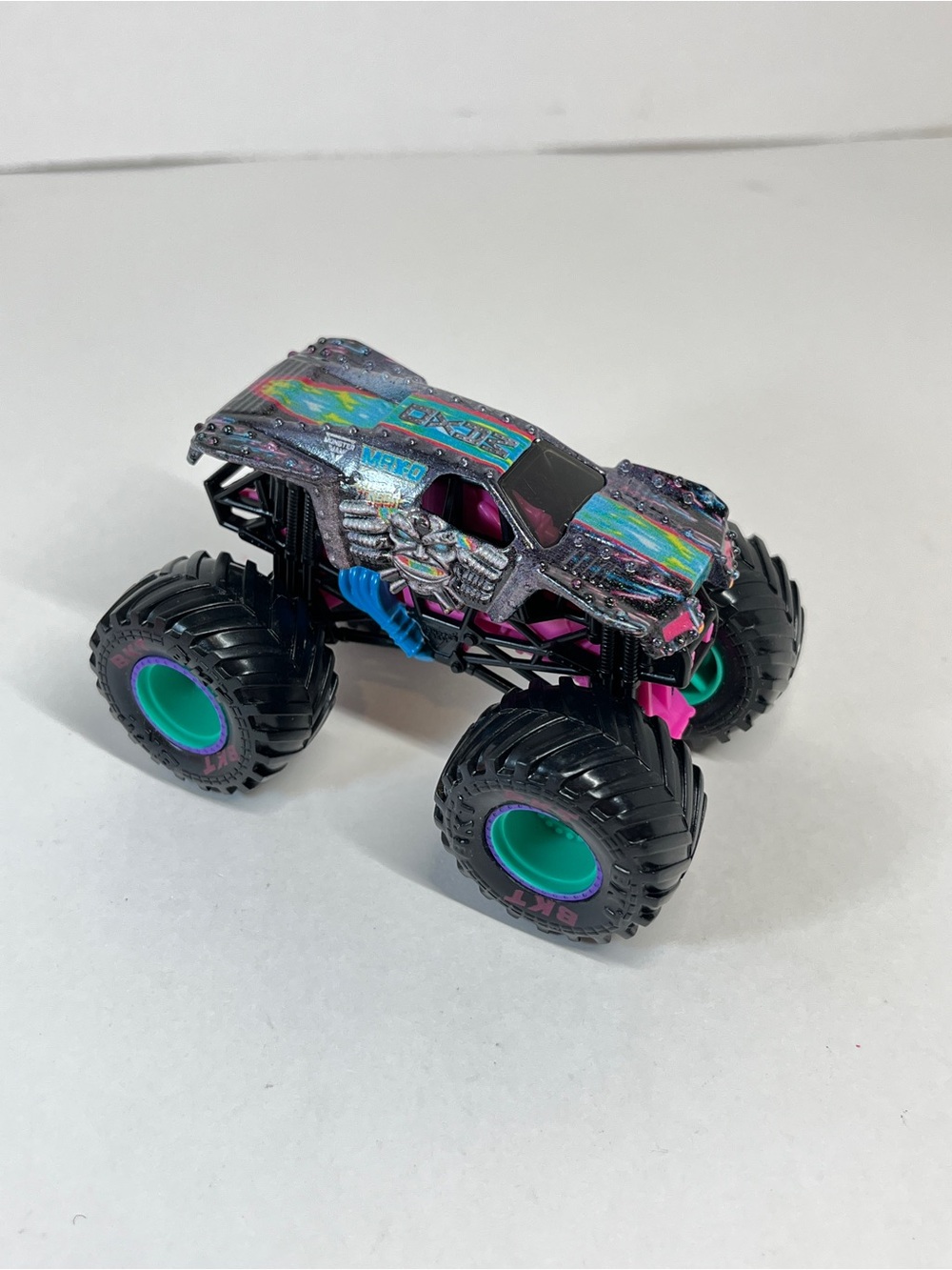 Monster Jam Truck Sparkle Smash Nitro Neon Max-D 1:64 Loose Series 3 Vehicle Toy
